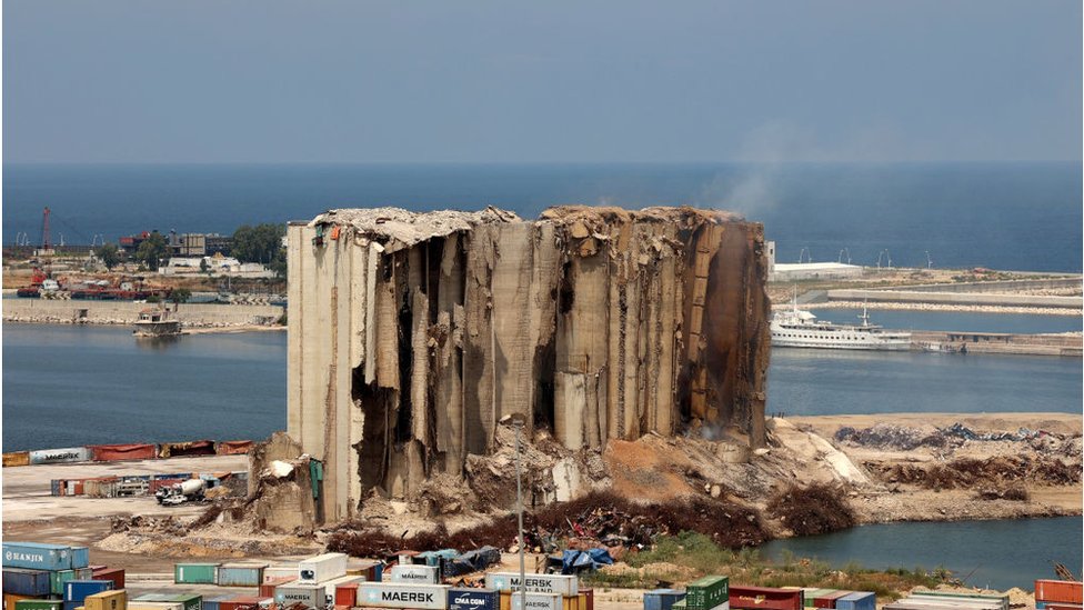 Getty Images الإهراءات في مرفأ بيروت بعد الانفجار الذي استهدفه