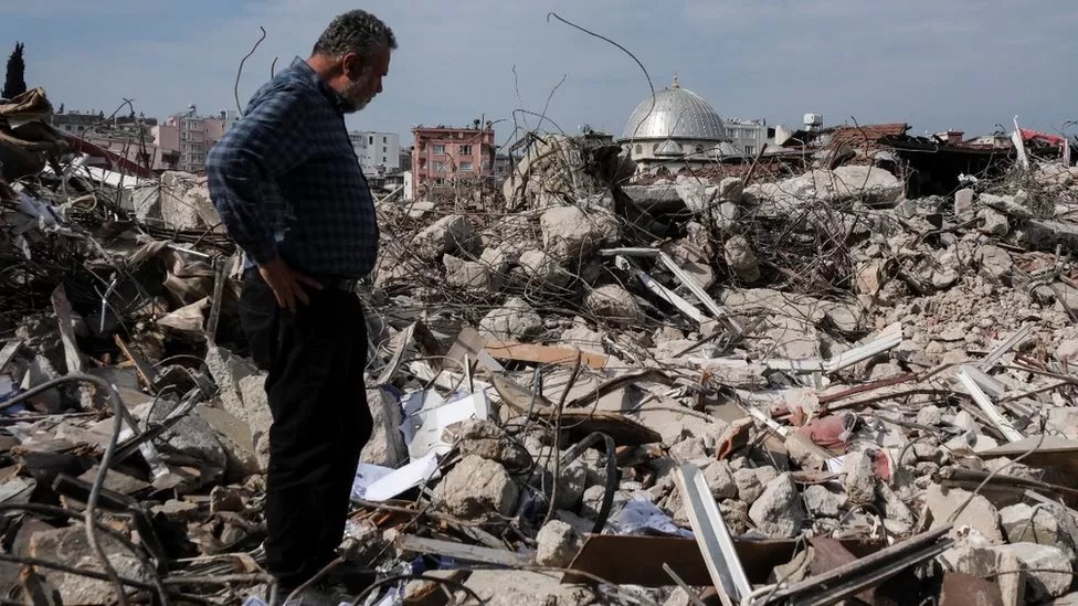 Getty Images انهارت آلاف المباني وتضررت الآلاف منها بشدة في تركيا بعد الزلازل المدمرة