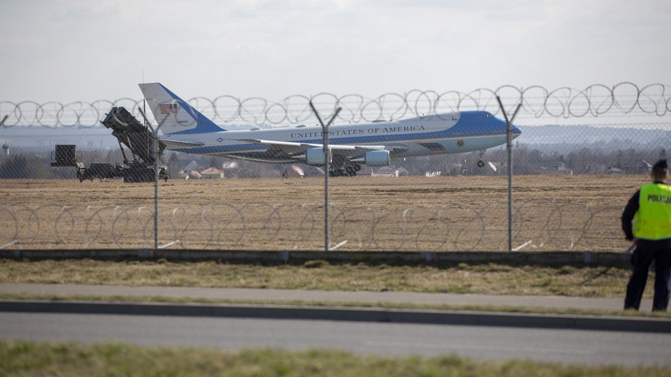 Getty Images الرئيس الأميركي جو بايدن هبط في طريقه إلى كييف في المطار الذي ورد أن المجموعة استهدفته
