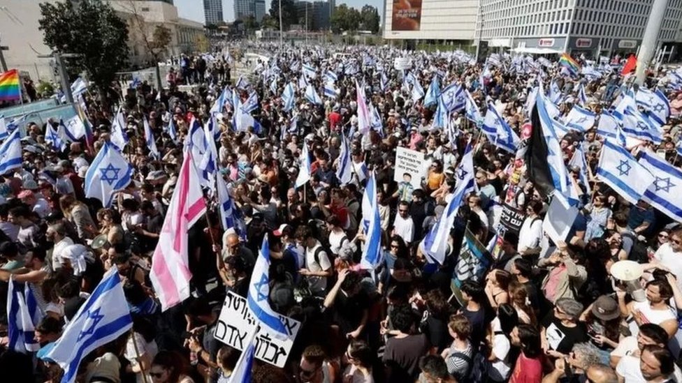 Reuters مئات الآلاف من الإسرائيليين شاركوا في التظاهرات التي دخلت أسبوعها العاشر