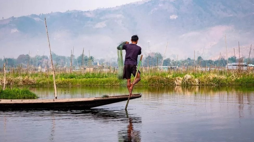 BBC بحيرة إينل التي كان ذات يوم مقصدا سياحيا باتت الآن مهجورة