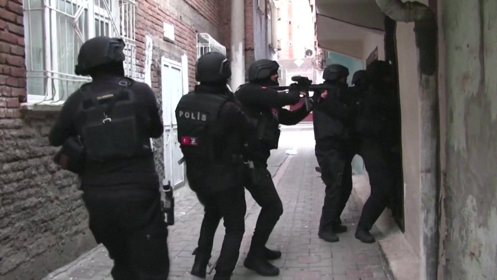 Reuters الشرطة التركية تداهم 21 محافظة بما في ذلك مدينة ديار بكر الكردية الرئيسية