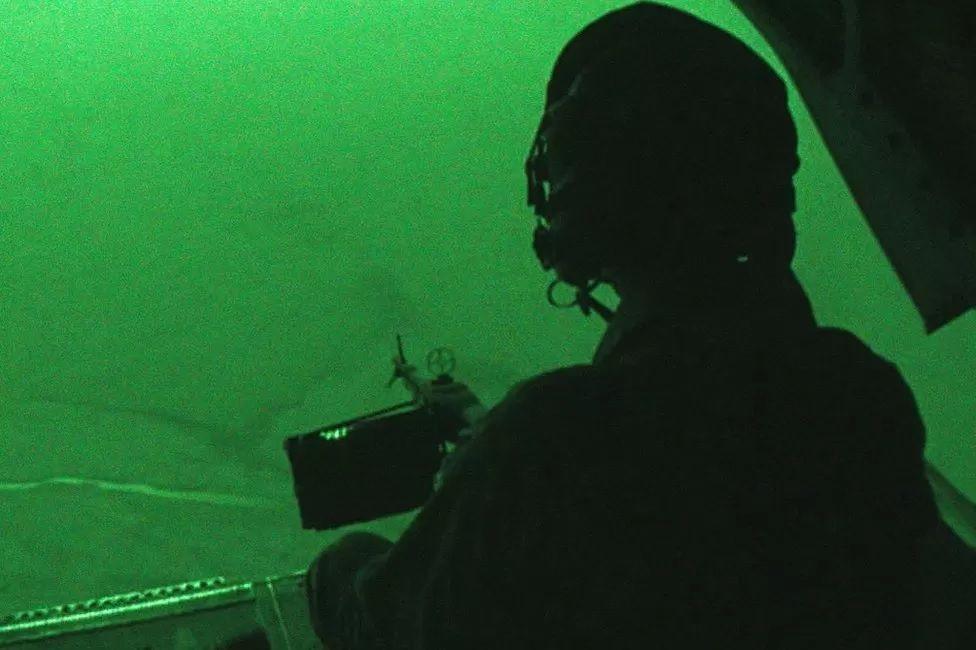BBC نفذت أسراب من القوات الجوية الخاصة البريطانية غارات ليلية في أفغانستان بهدف تحديد أهداف طالبان