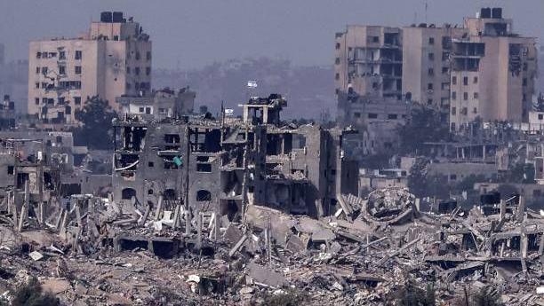 Getty Images | الكاتب يرى أن الحرب في غزة ينبغي أن تؤدي إلى ترحيل الفلسطينيين من القطاع إلى الخارج، وربما إلى سيناء، وإعادة الاستيطان