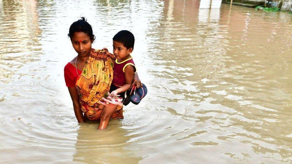 Getty Images | يهدف صندوق الخسائر والأضرار المناخية إلى مساعدة الدول الفقيرة في مواجهة العواقب السلبية لتغير المناخ، مثل الفيضانات