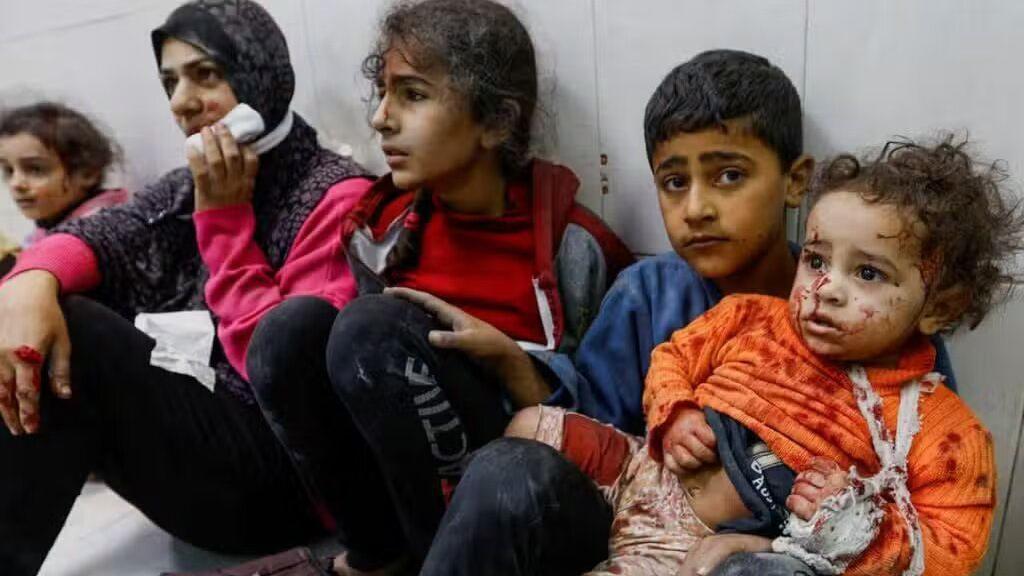 Reuters | أطفال مصابون في غزة