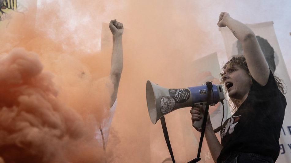 GETTY IMAGES | احتجاج خارج المحكمة العليا الإسرائيلية في سبتمبر/ أيلول من العام الماضي