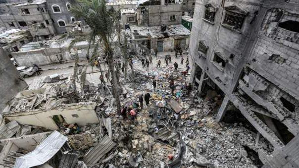 Getty Images | مدينة خان يونس في قطاع غزة عقب القصف الإسرائيلي يوم 12 يناير/ كانون الثاني