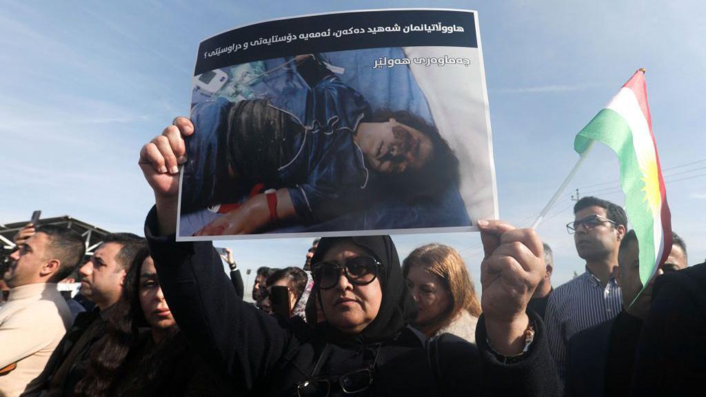 Getty Images | مظاهرات في إربيل احتجاجا على الضربات الصاروخية الإيرانية