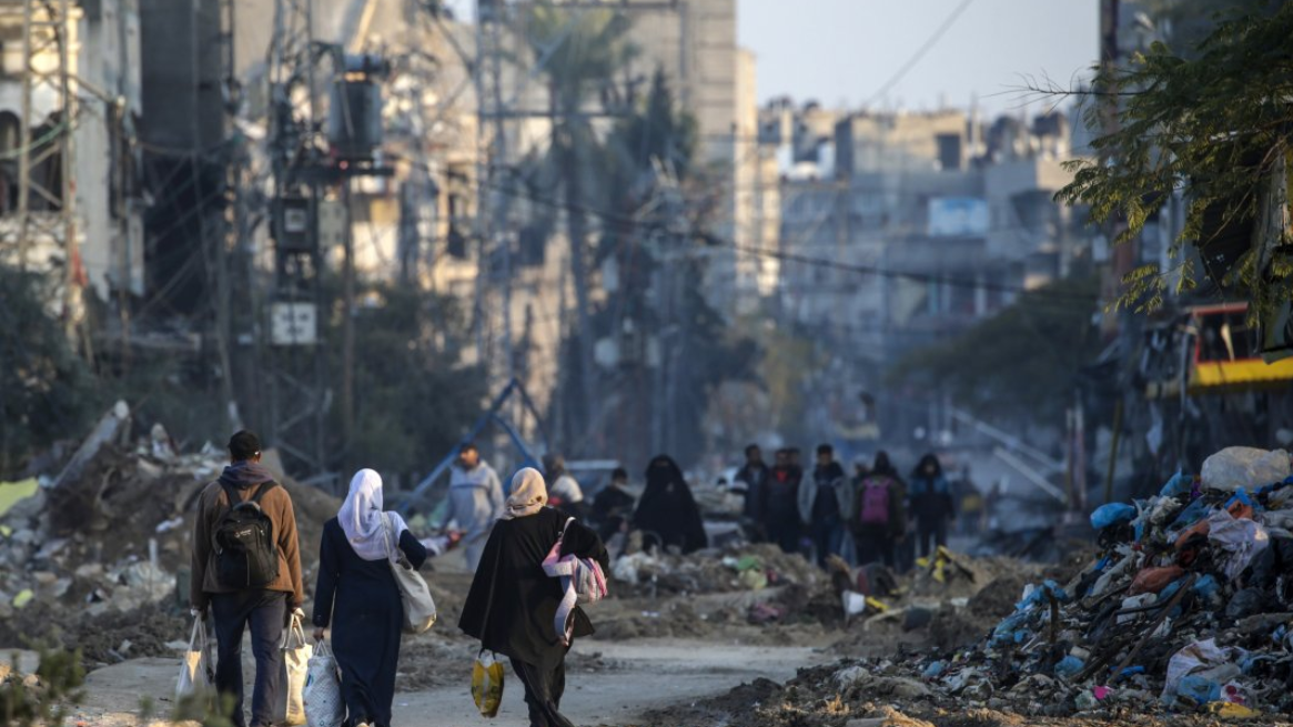 EPA | تدمير أكثر من 70 ألف وحدة سكنية في قطاع غزة بشكل كلي منذ بدء الحرب، بحسب بيان للمكتب الإعلامي الحكومي في قطاع غزة