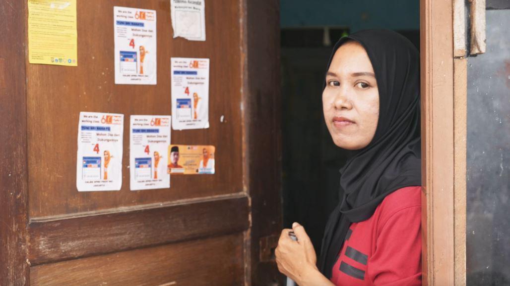 يوني سري راهايو هي عاملة منزلية تسعى للفوز بمقعد في المجلس البلدي لمدينة جاكرتا