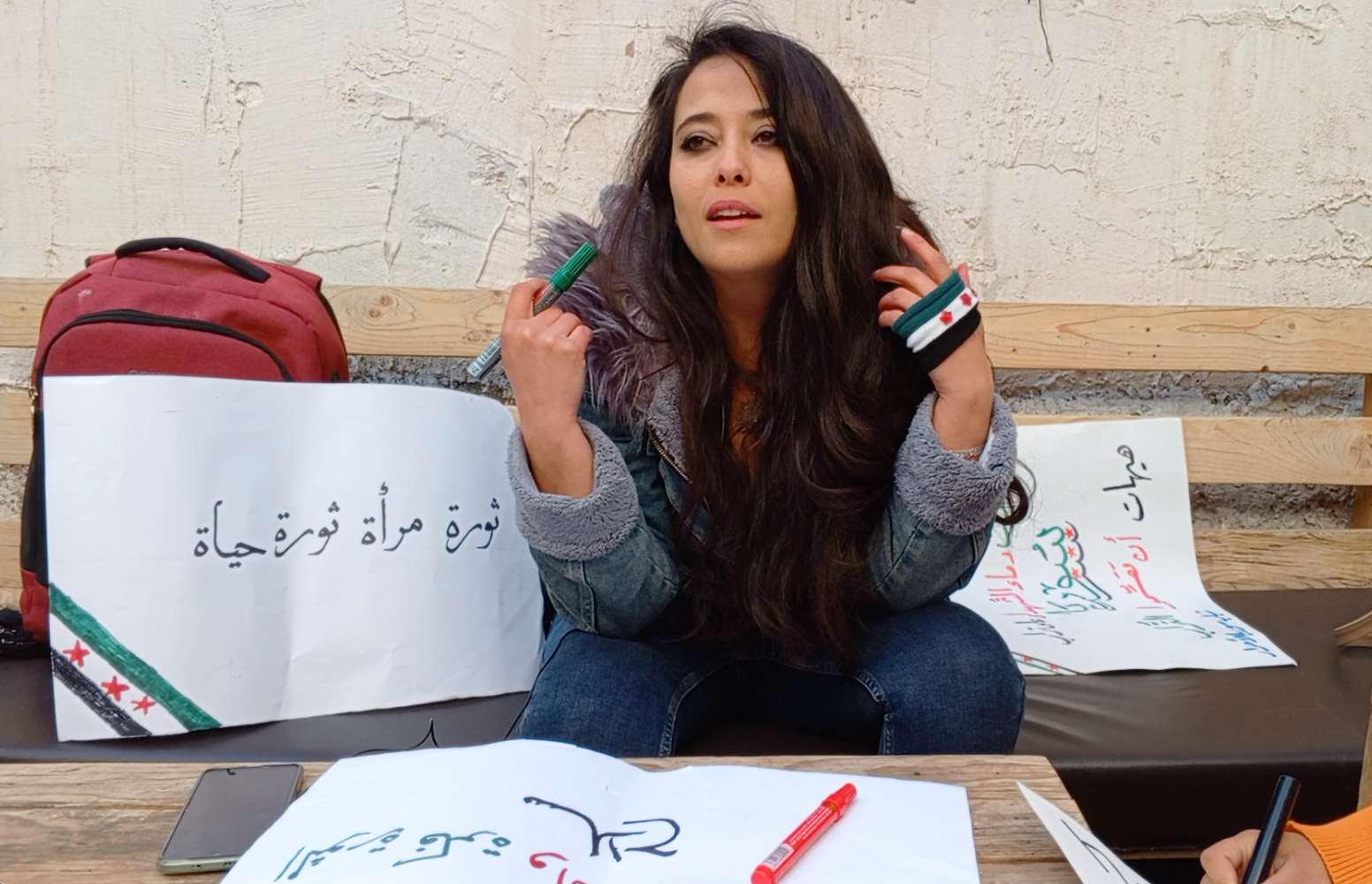 لبنى الباسط كانت تمتهن تدريس الفيزياء تؤكد على أهمية مشاركتها كامرأة في إعادة إحياء الثورة السورية