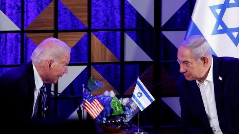 جو بايدن (يسار) وبنيامين نتانياهو في اجتماع سابق