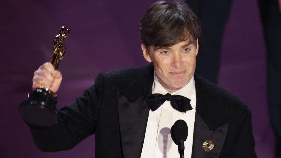 كيليان مورفي أول ممثل إيرلندي المولد يفوز بجائزة أفضل ممثل عن فيلم 