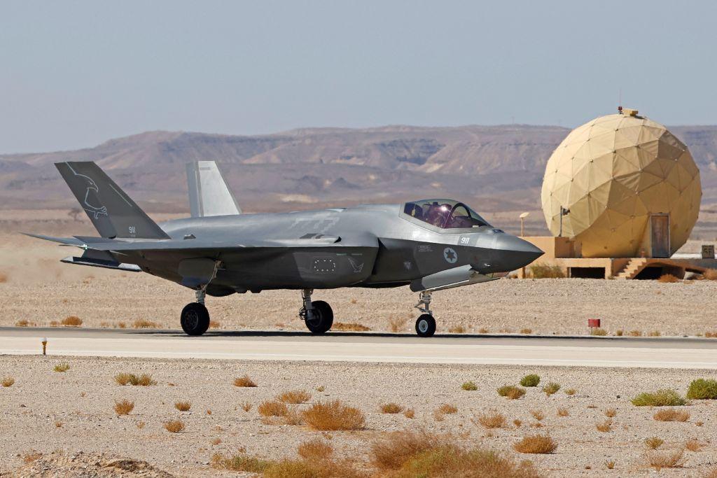مقاتلة من طراز F-35 تابعة للقوات الجوية الإسرائيلية تهبط في قاعدة عوفدا الجوية شمال مدينة إيلات، في 24 تشرين الأول (أكتوبر) 2021