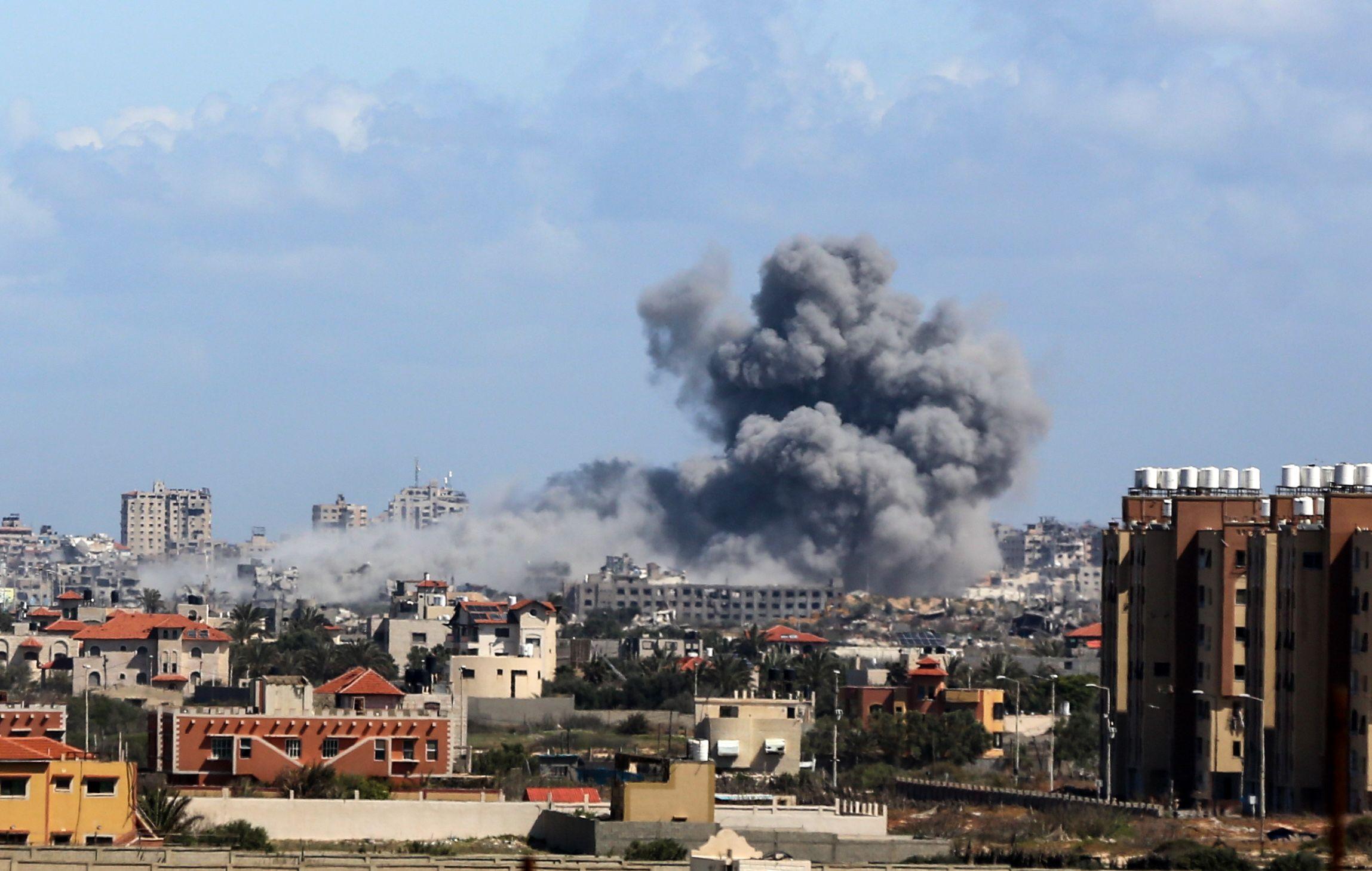 مفاوضات متعثرة لوقف ستة أشهر من الحرب في غزة