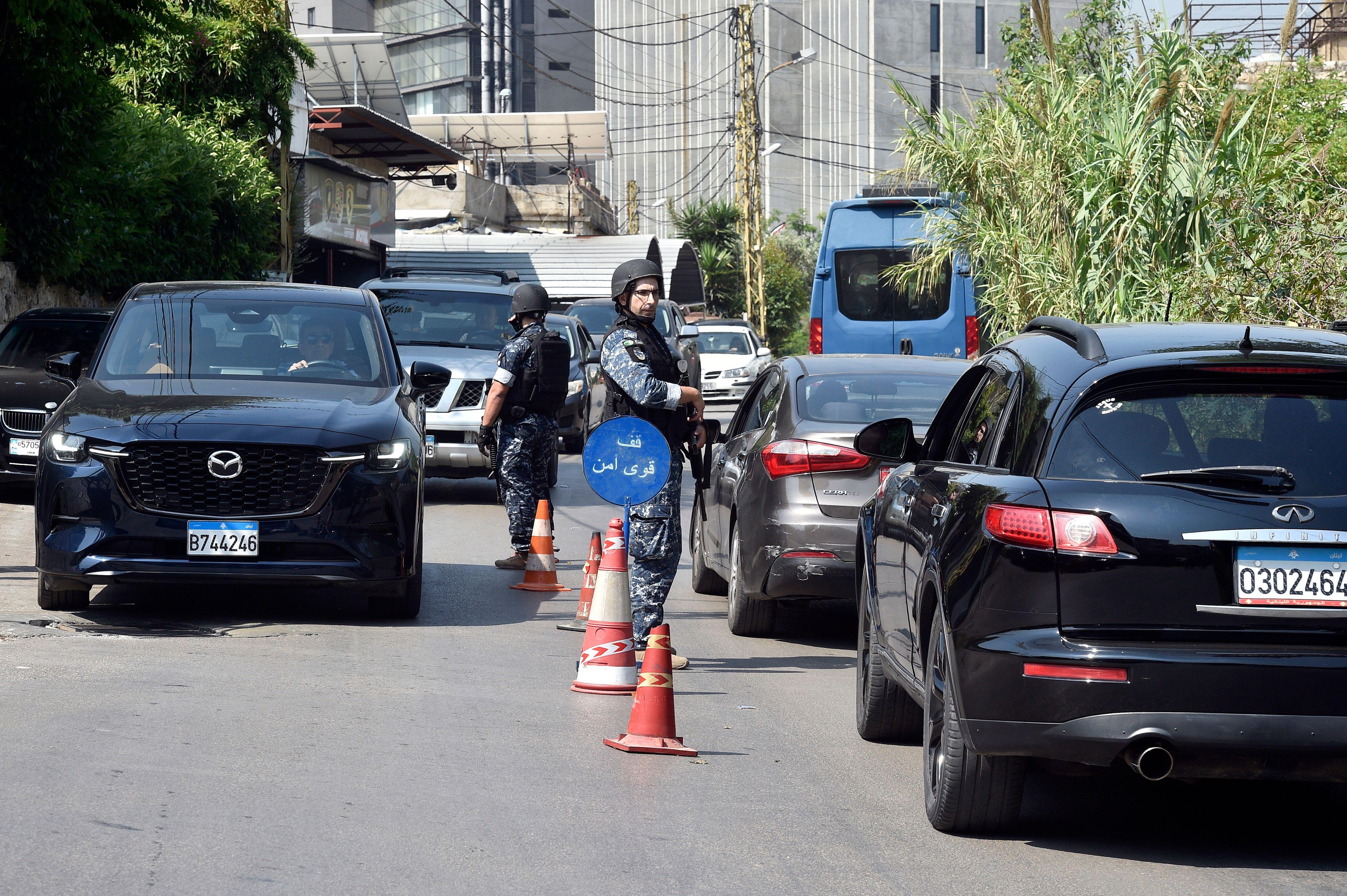 الجيش اللبناني انتشر في محيط السفارة الأميركية في منطقة عوكر وأغلق جميع الطرق المؤدية إليها عقب الحادث