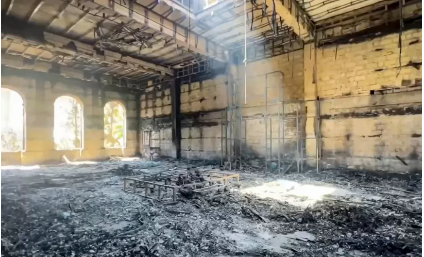 الكنيس المحترق في ديربنت (سيرغي ميليكوف - تلغرام)