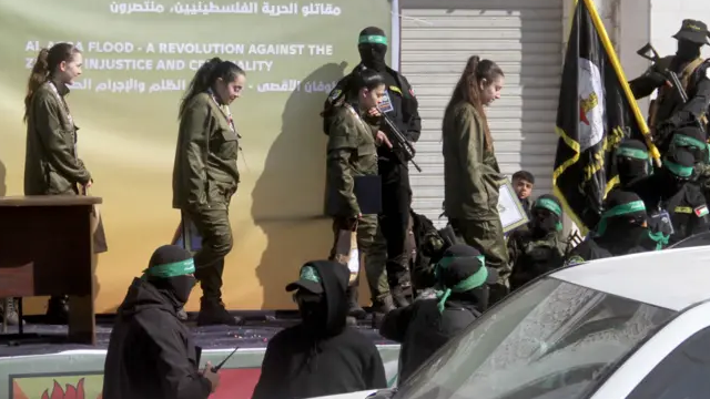 الرهينات الإسرائيليات المفرج عنهن: كارينا أرييف ودانييلا جلبوع ونعمة ليفي -20 عاما - وليري الباغ، 19 عاما