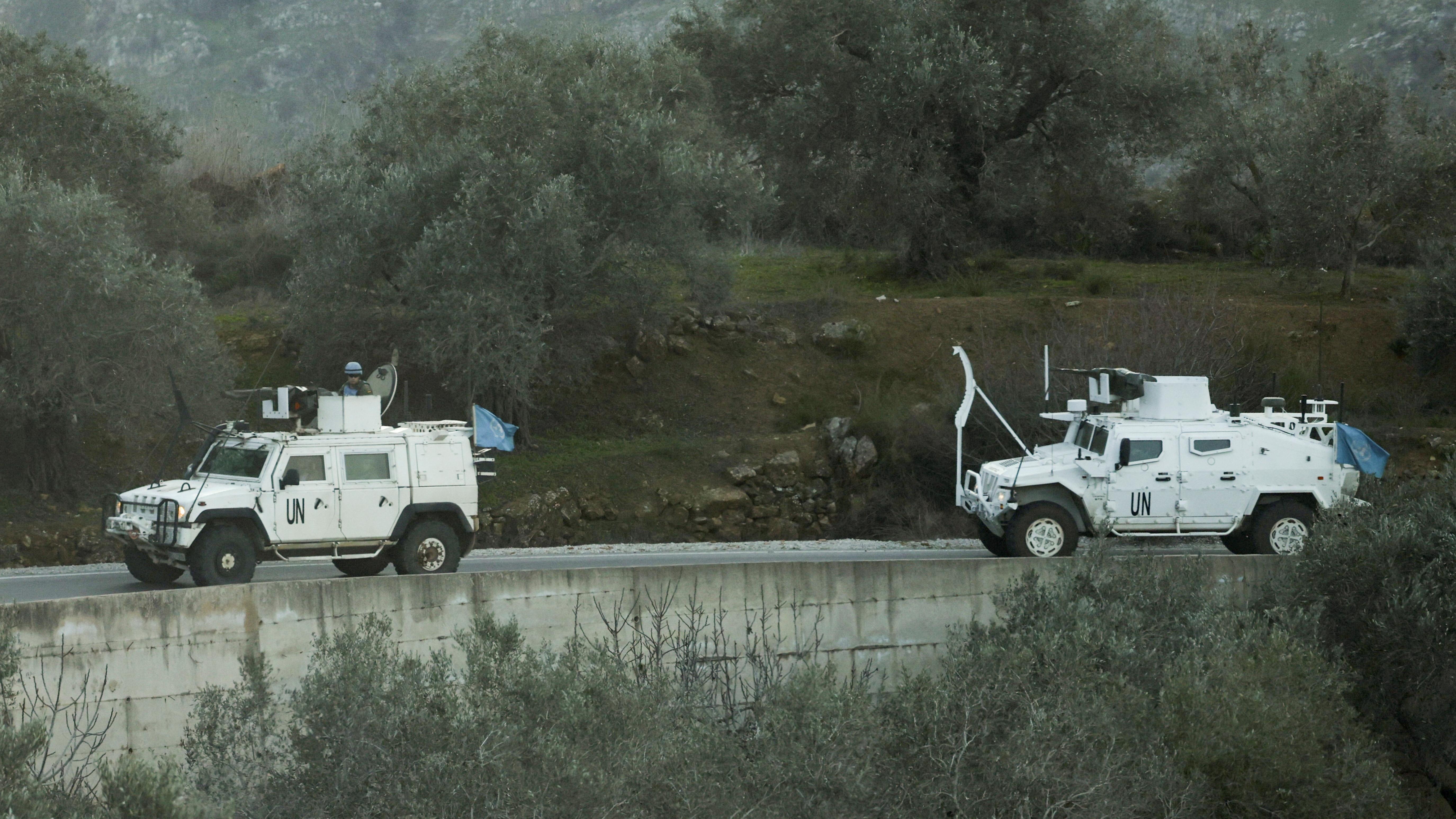 لبنان يواجه 