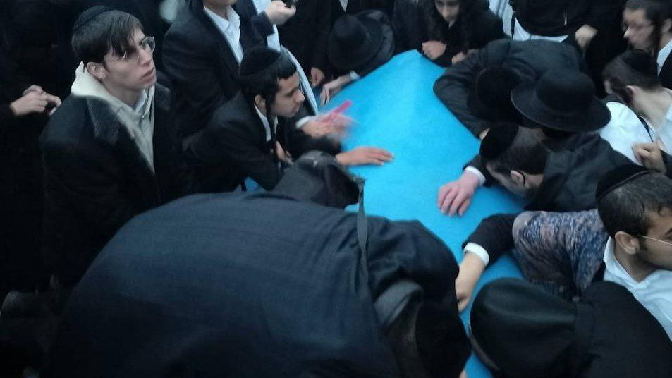 يهود إسرائيليون يزورون مقام حاخام يُدعى آشي في لبنان - BBC