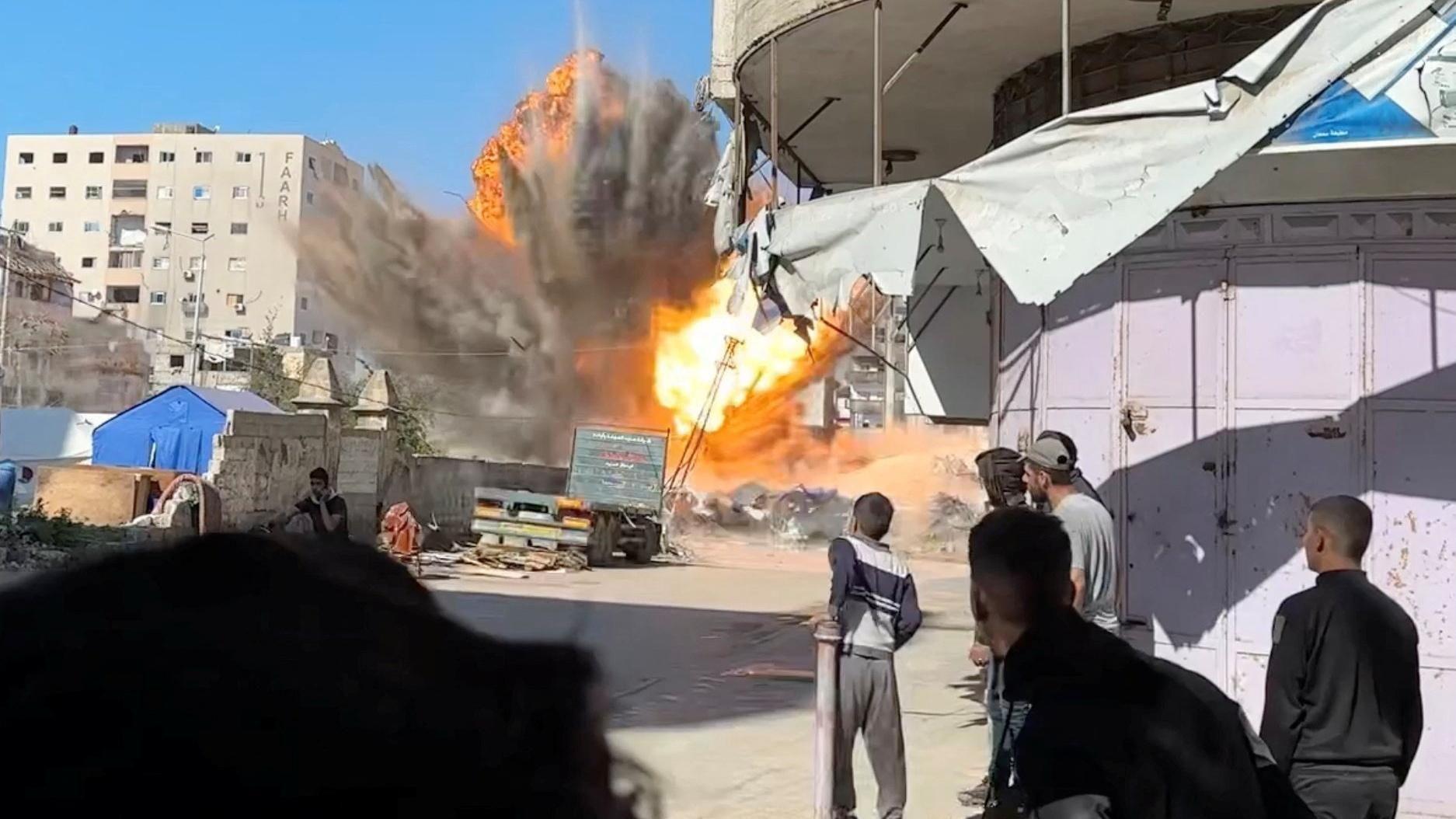 قصف إسرائيلي على غزة - Reuters