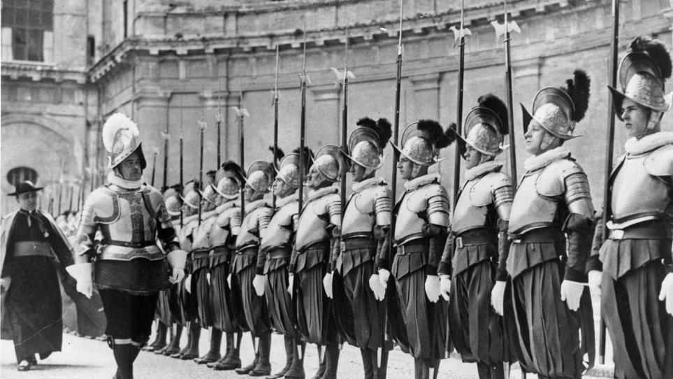 يعتمد الفاتيكان على الحرس السويسري - Getty Images