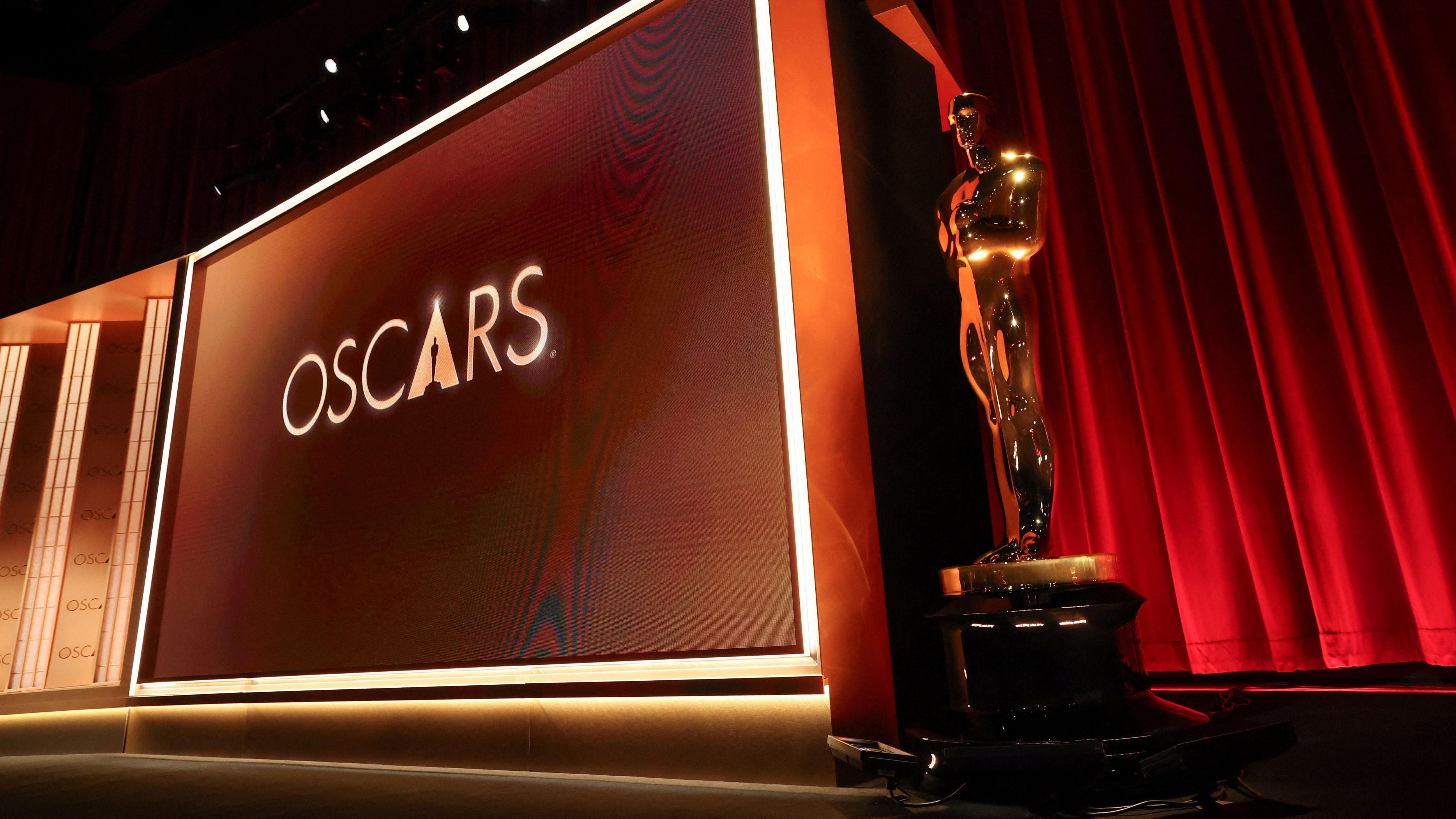 تمثال أوسكار كبير خلال حفل الإعلان عن المرشحين لجوائز الأوسكار الـ98، في مسرح صامويل جولدوين في بيفرلي هيلز، كاليفورنيا، الولايات المتحدة، 22 يناير/كانون الثاني 2026 - Reuters