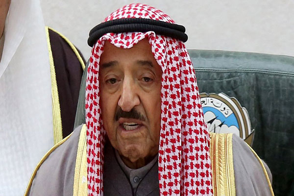 أمير الكويت يدعو لخفض الإنفاق الحكومي مع تراجع أسعار النفط