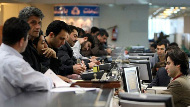 إقالة مدراء 4 مصارف ايرانية وسط لغط حول احجام رواتبهم