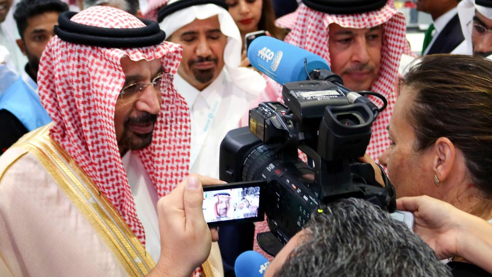 السعودية: منتجو النفط من داخل وخارج اوبك ملتزمون بخفض الإنتاج