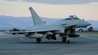 قطر تشتري 24 طائرة مقاتلة من طراز تايفون من بريطانيا