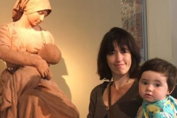 متحف فيكتوريا وألبرت يعتذر لإمرأة طلب منها ستر 