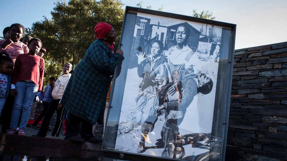 وفاة مصور جنوب أفريقي لفت أنظار العالم لسياسة الفصل العنصري