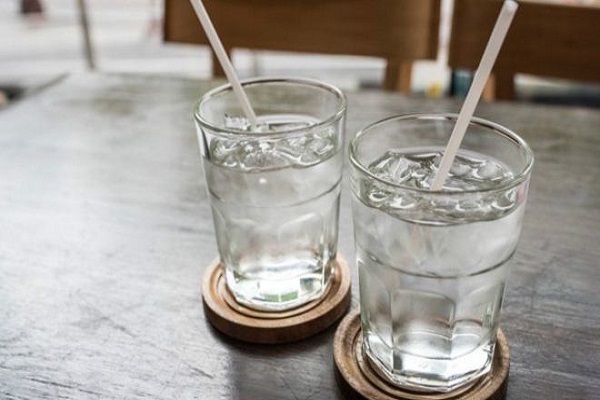 مطاعم بريطانيا تُنصح بتقديم ماء الشرب مجانا للأطفال