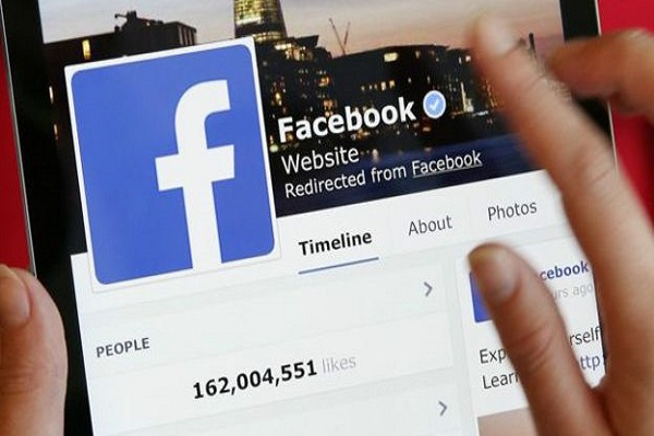 زوكربرغ يحقق في مزاعم تحكم فيسبوك في قائمة الأخبار الأكثر تداولا