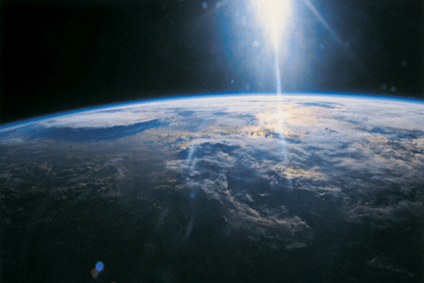 منطاد سياحي يسعى لرؤية حدود كوكب الأرض من الفضاء