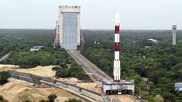 الهند تطلق 20 قمرا اصطناعيا الى الفضاء بصاروخ واحد