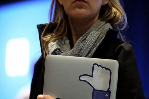 فيسبوك تتيح للمستخدمين إمكانية تفعيل خدمة الإبلاغ عن خطر