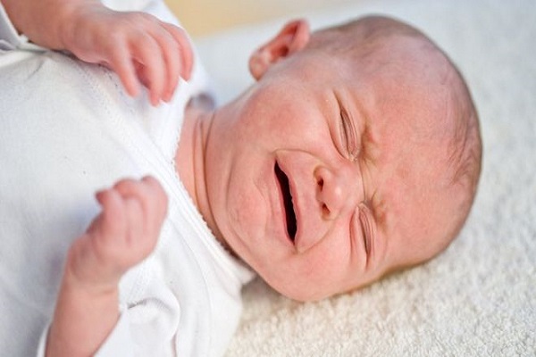 هل تخفف الإبر الصينية من ألم المغص عند الرضع؟