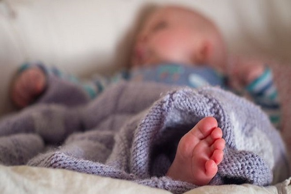 دراسة تؤكد على ضرورة نوم الرضّع على ظهورهم تجنبا لخطر الوفاة