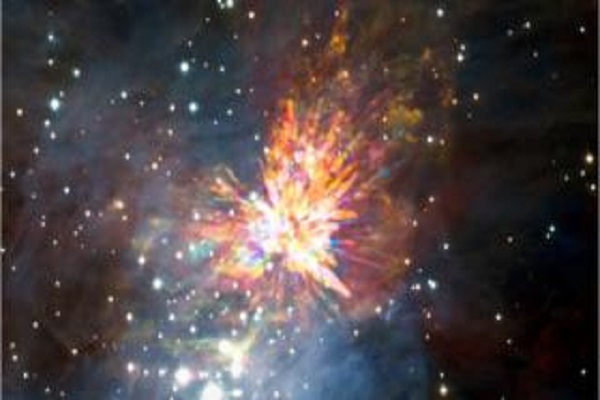 العلماء يلتقطون صورا مبهرة وعنيفة لتصادم النجوم