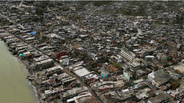إعصار ماثيو: ارتفاع كبير في حصيلة القتلى في هايتي وسط دمار هائل