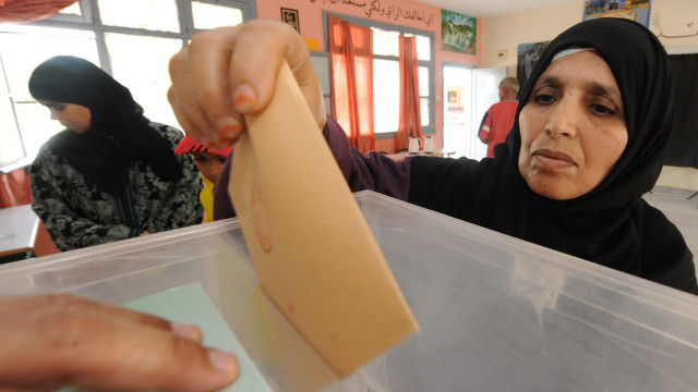 المغاربة يصوتون في ثاني انتخابات برلمانية بعد إقرار الدستور الجديد