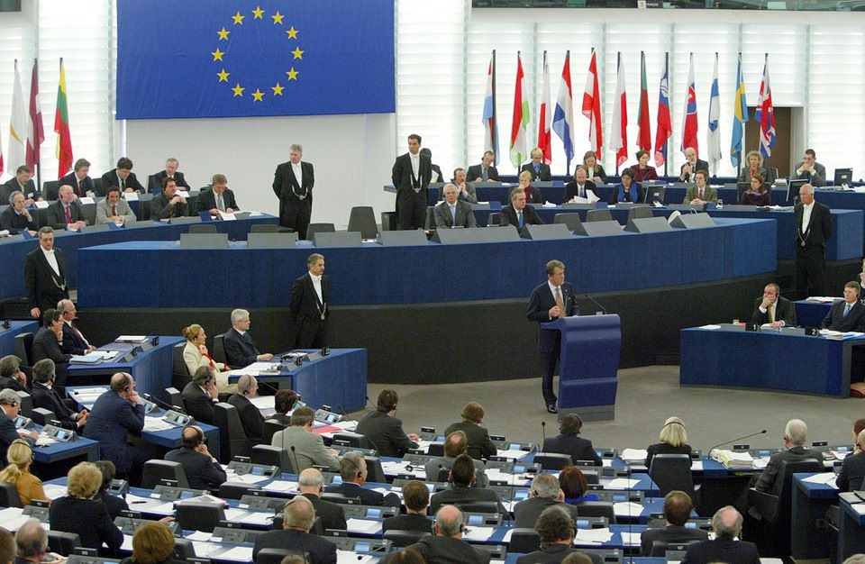 الاتحاد الأوروبي يفرض عقوبات على 17 وزيرا سوريا