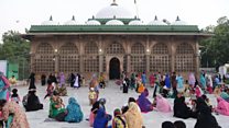 بعد حظر 4 أعوام .. نساء يدخلن مسجدا في الهند