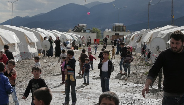 روبرت فيسك: ترحيل اللاجئين عار على الاتحاد الأوروبي
