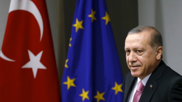 تركيا والاتحاد الأوروبي: تبادل الاتهامات بشأن 