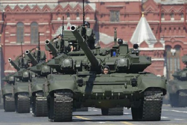 روسيا تستعرض أسلحة جديدة في ذكرى الحرب العالمية الثانية