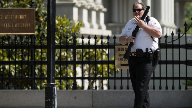 الأمن يطلق الرصاص على مسلح أمام البيت الأبيض